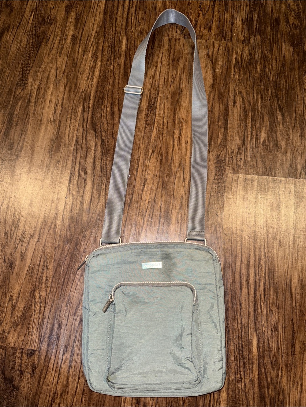 Baggalini Light Gray Crossbody Shoulder Bag